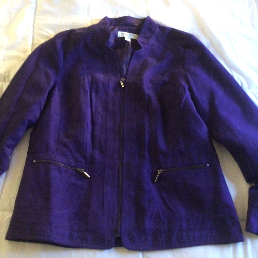 Studio Works womans Size 6 Petite Jacket NWT….polyester zipper front, two zipper